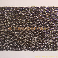 過濾海綿也稱網(wǎng)狀海綿，爆破海綿。聚氨酯過濾海綿由普通開孔軟泡高溫爆破開孔加工而成，爆破除掉了泡沫網(wǎng)絡(luò)之間原有的氣泡膜，得到了主體骨架網(wǎng)狀結(jié)構(gòu)。
過濾海綿的空隙率高達(dá)97%，具有優(yōu)異的透氣性、良好的柔軟性和較高的機(jī)械強(qiáng)度。
