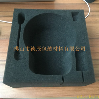 海綿內(nèi)托對(duì)各行各業(yè)產(chǎn)品起到絕緣、密封、防震、防塵、填充、隔音、固定，能夠保護(hù)包裝產(chǎn)品在運(yùn)輸過程中安然無恙，起到保護(hù)產(chǎn)品的一個(gè)作用，同時(shí)可以美化產(chǎn)品，提升產(chǎn)品檔次。