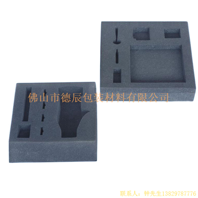 海綿內(nèi)托對(duì)各行各業(yè)產(chǎn)品起到絕緣、密封、防震、防塵、填充、隔音、固定，能夠保護(hù)包裝產(chǎn)品在運(yùn)輸過(guò)程中安然無(wú)恙，起到保護(hù)產(chǎn)品的一個(gè)作用，同時(shí)可以美化產(chǎn)品，提升產(chǎn)品檔次。